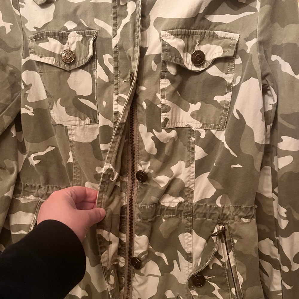 Harley Davidson Women’s utility jacket featuring camo/rose details Sz M - Picture 7 of 8